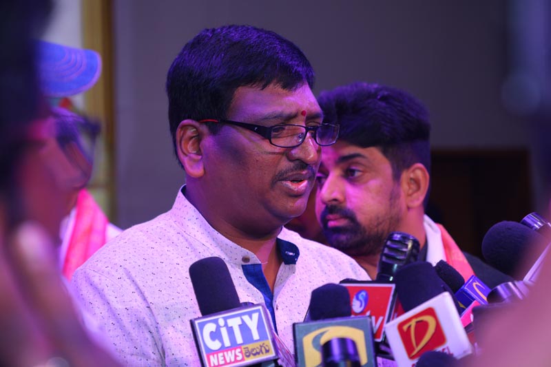 Sri Mulugu Ramalingeshwara Varaprasad Siddhanti was honoured with Jyotishyasastra Vignana Visharadha at Tummalapalli Kalakshetram, Vijayawada (260)